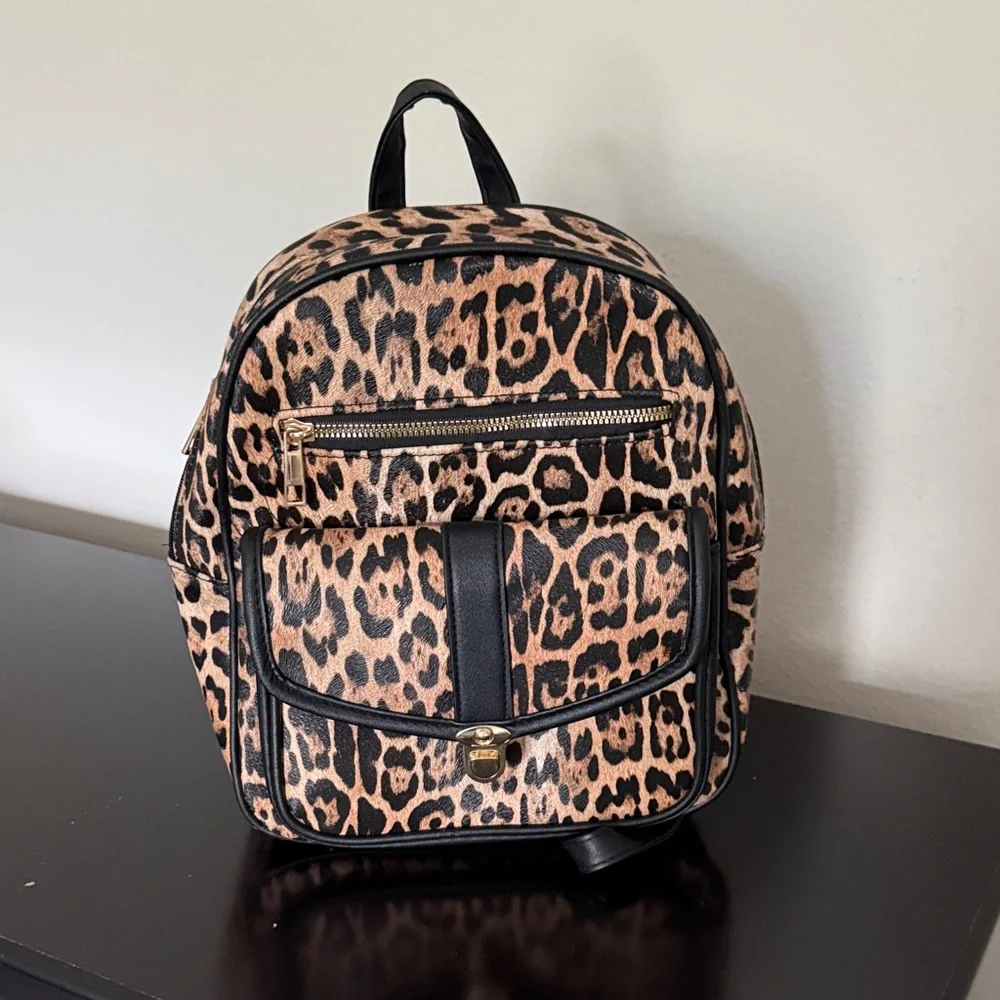 Leopard Print Women's Backpack - Picture 1 of 4